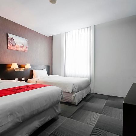 נקסר Reddoorz Premium Near Pantai Losari 2 מראה חיצוני תמונה