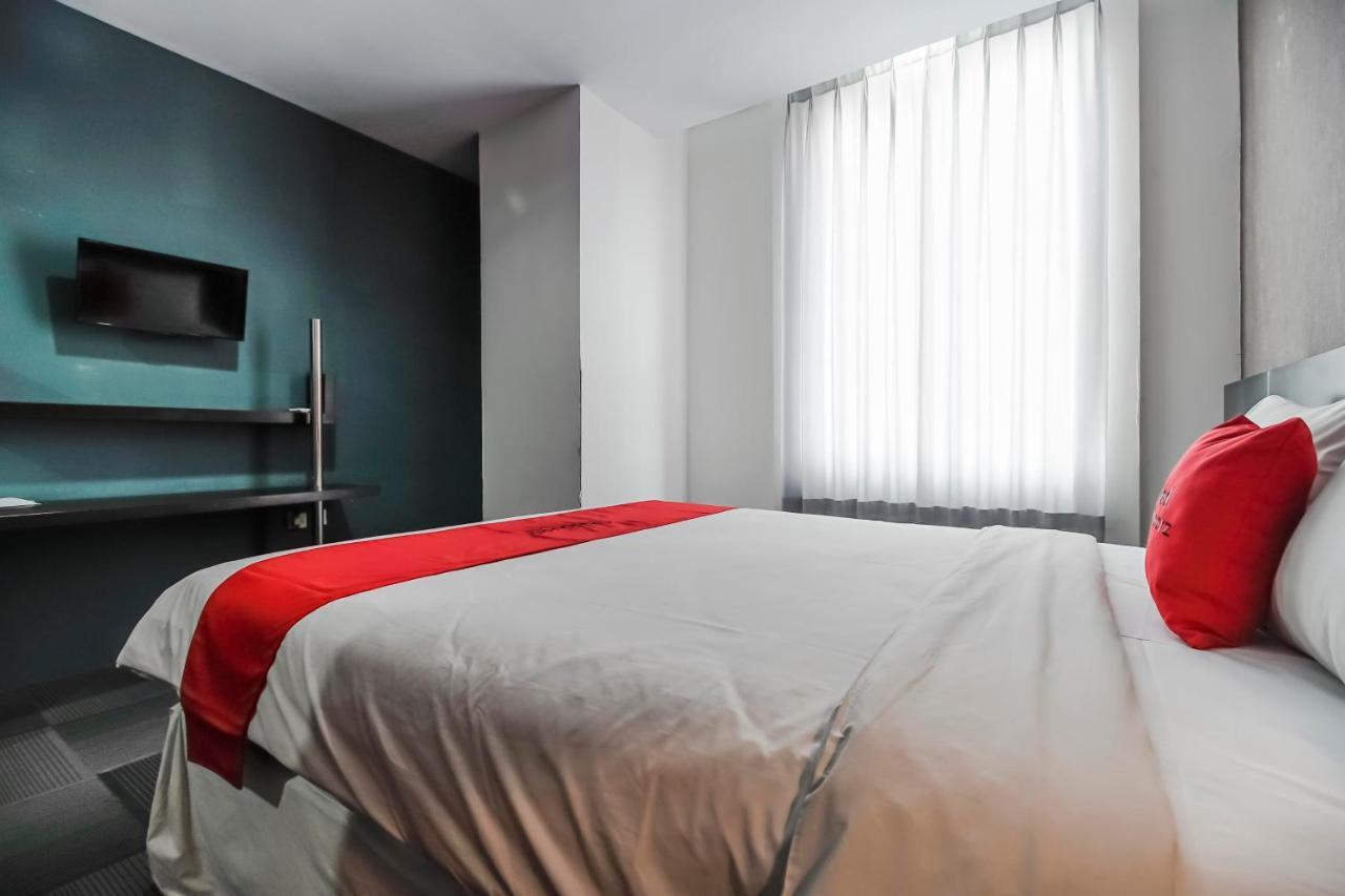 נקסר Reddoorz Premium Near Pantai Losari 2 מראה חיצוני תמונה