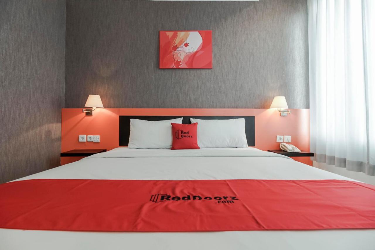 נקסר Reddoorz Premium Near Pantai Losari 2 מראה חיצוני תמונה