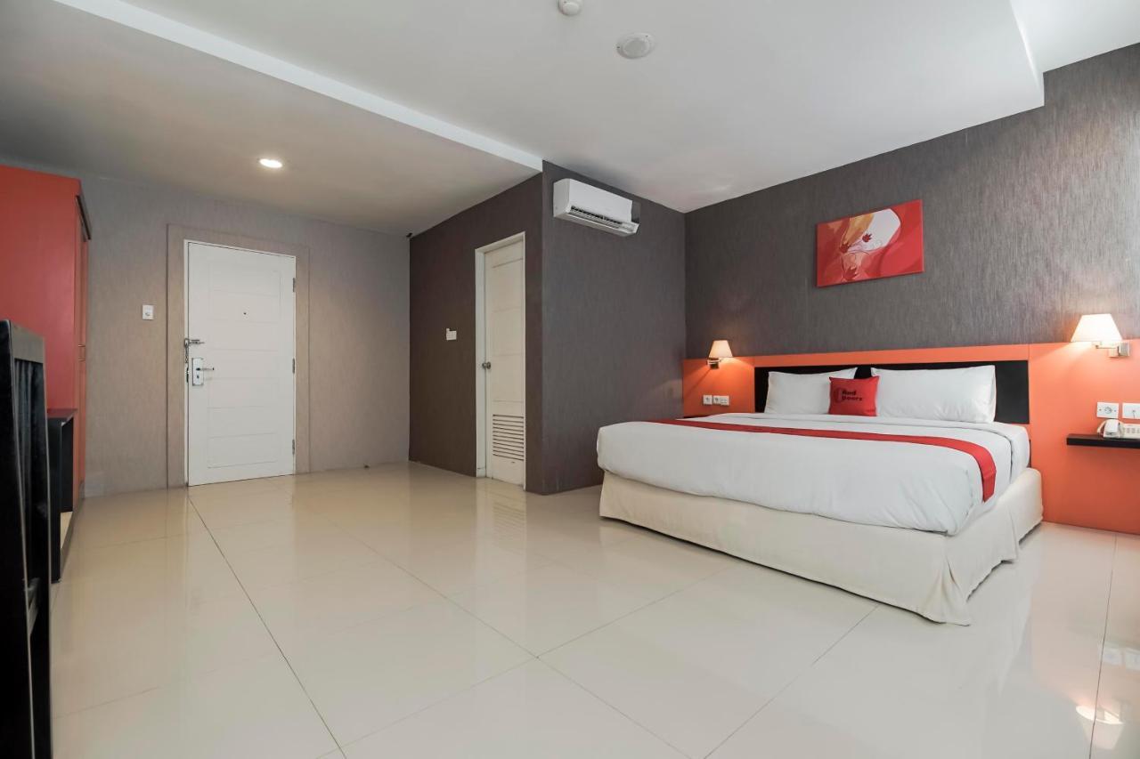נקסר Reddoorz Premium Near Pantai Losari 2 מראה חיצוני תמונה